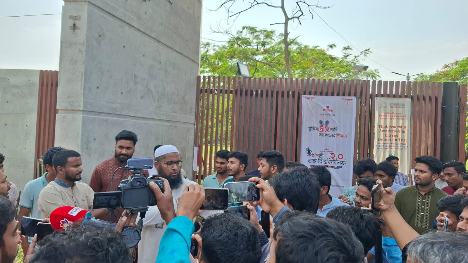 বেরোবিতে সাধারণ শিক্ষার্থীদের ব্যানারে পাল্টাপাল্টি সংবাদ সম্মেলন ঘিরে উত্তেজনা- খবরের থাম্বনেইল ফটো