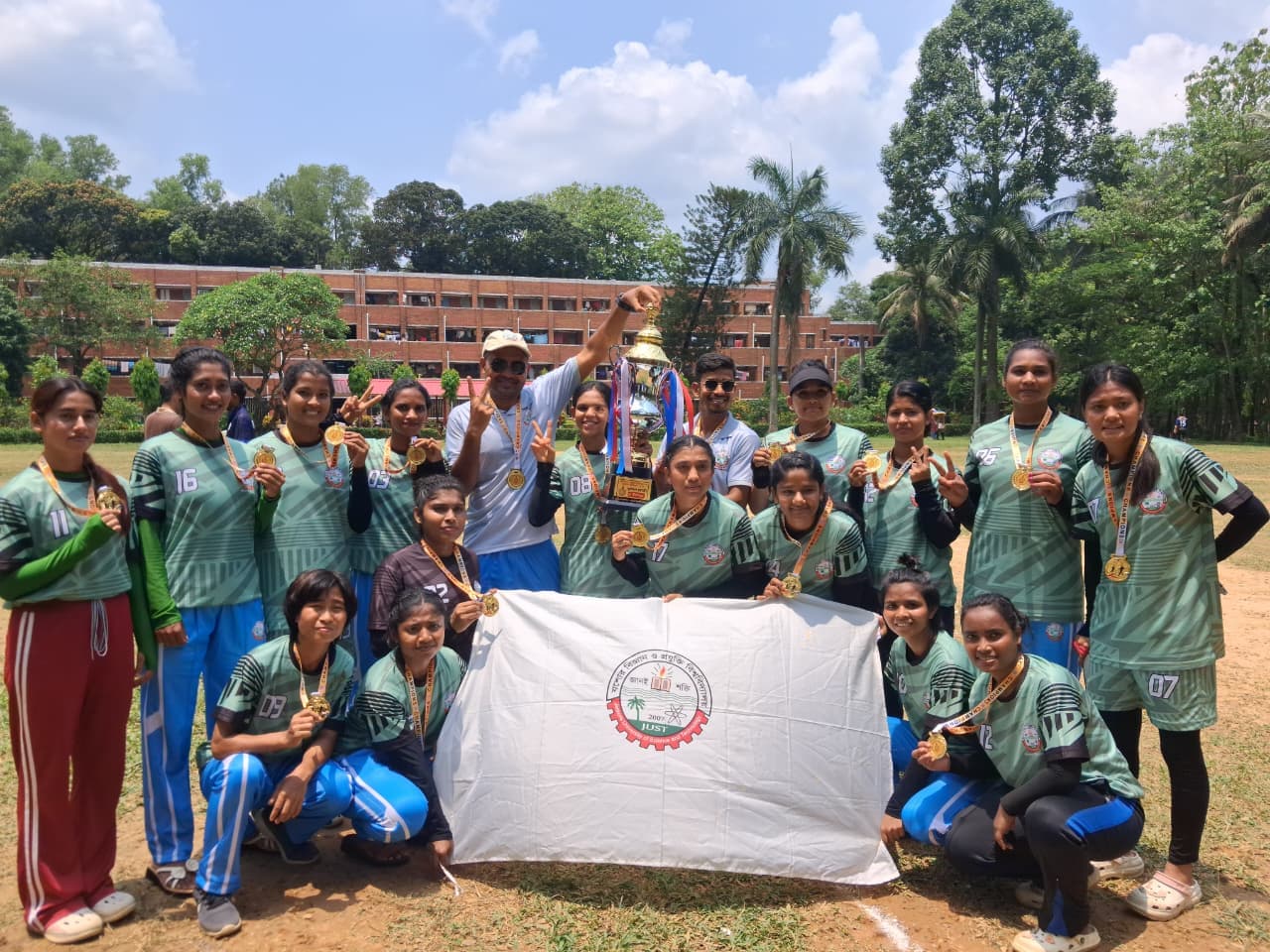 আন্তঃবিশ্ববিদ্যালয় ফুটবল টুর্নামেন্টে চ্যাম্পিয়ন যবিপ্রবির মেয়েরা- খবরের ইমেজ Image