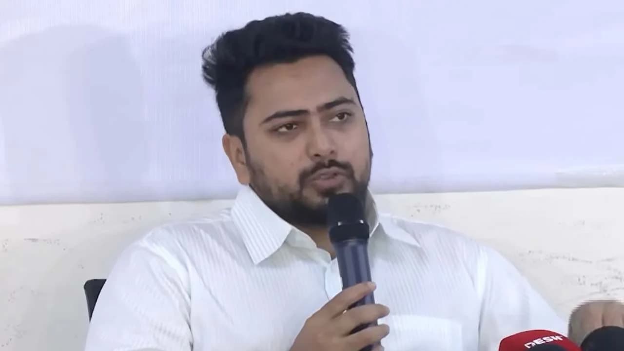 জুলাই সনদ ও সাংবিধানিক সংস্কার ইস্যুতে সরকার টালবাহানা করছে- খবরের থাম্বনেইল ফটো