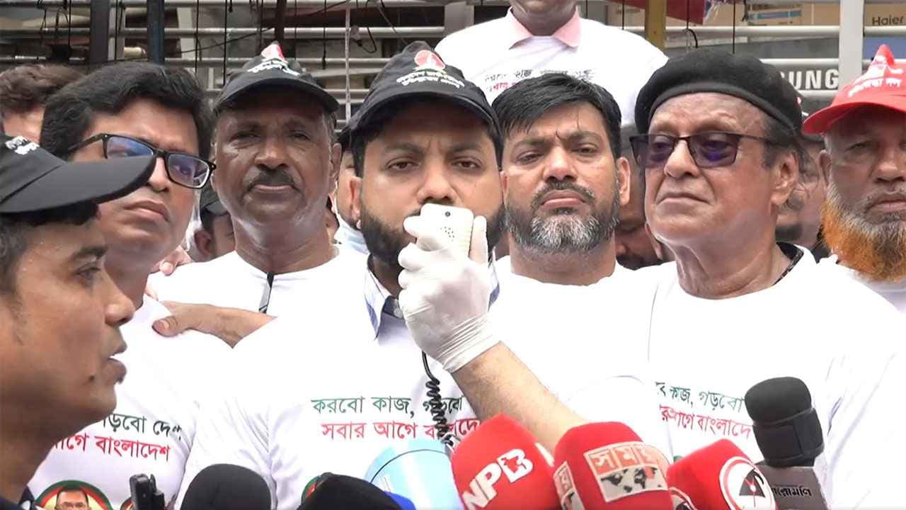 রাস্তায় ময়লা ফেলার অভ্যাস বদলাতে হবে: মুক্তিযুদ্ধ প্রতিমন্ত্রী- খবরের ইমেজ Image
