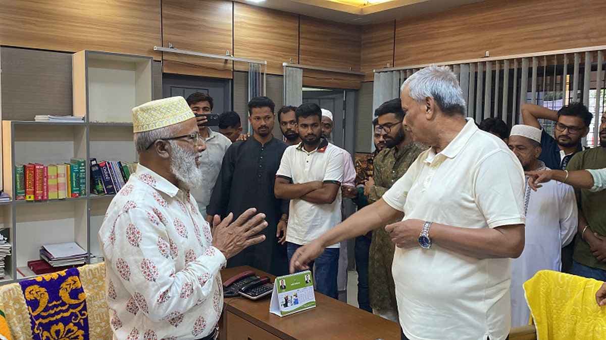 এমপির মধ্যস্থতায় বহিষ্কৃত ছাত্রদল নেতাদের ক্ষমা করলেন অধ্যক্ষ- খবরের ইমেজ Image