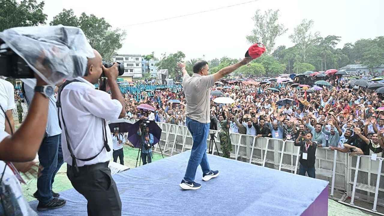 ‘এই বাজেটকে যারা গণবিরোধী বলে, তারা জনগণের বন্ধু হতে পারে না’- খবরের থাম্বনেইল ফটো
