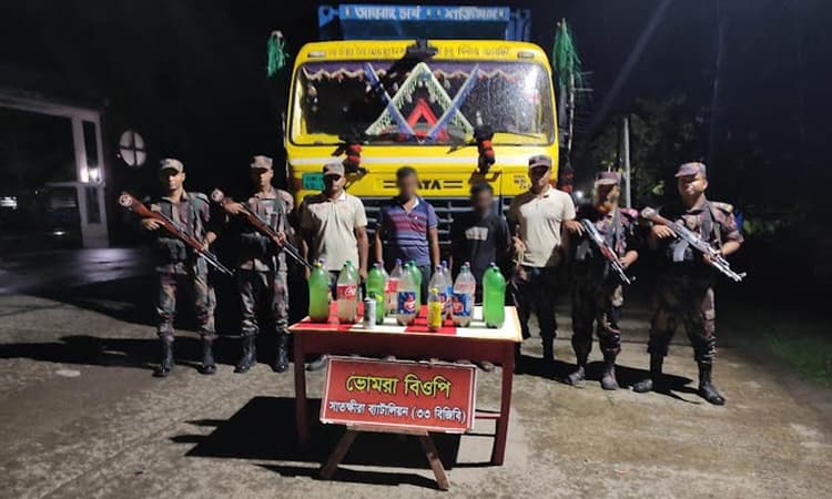 সাতক্ষীরা থেকে কোটি টাকার ভারতীয় মালামালসহ আটক ৩- খবরের ইমেজ Image