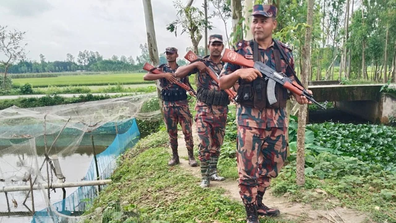 অনুপ্রবেশ ঠেকাতে লালমনিরহাট সীমান্তে বিজিবির বাড়তি সতর্কতা- খবরের ইমেজ Image