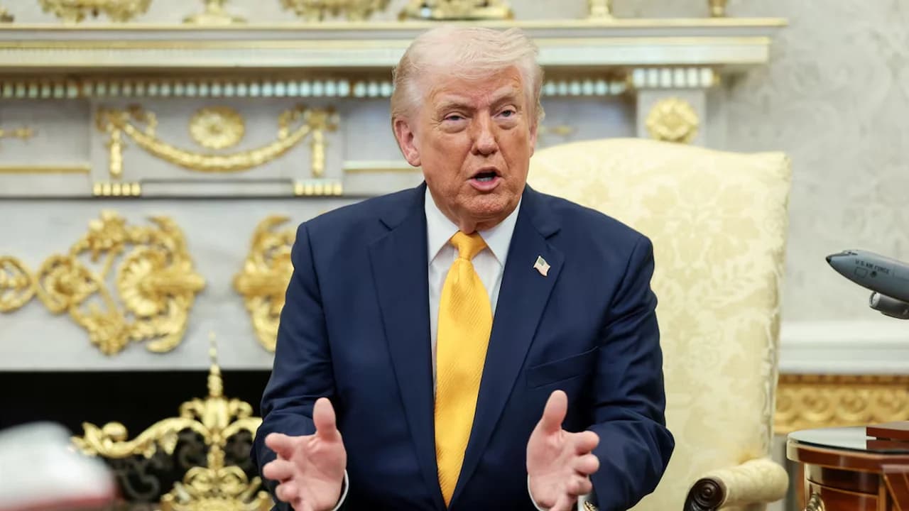 হরমুজ প্রণালি খুলতে ইরানকে ৪৮ ঘণ্টার আলটিমেটাম ট্রাম্পের- খবরের থাম্বনেইল ফটো