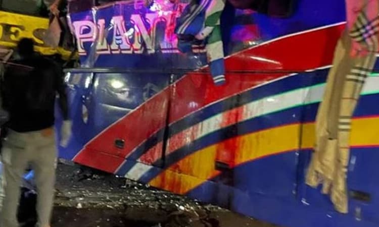 উগান্ডায় স্কুলবাস দুর্ঘটনায় ২১ জনের প্রাণহানি- খবরের ইমেজ Image