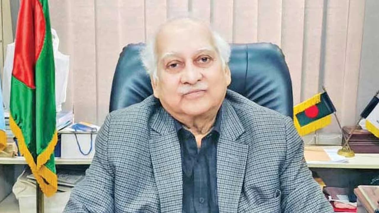 পদত্যাগ করলেন ইউজিসি চেয়ারম্যান- খবরের থাম্বনেইল ফটো