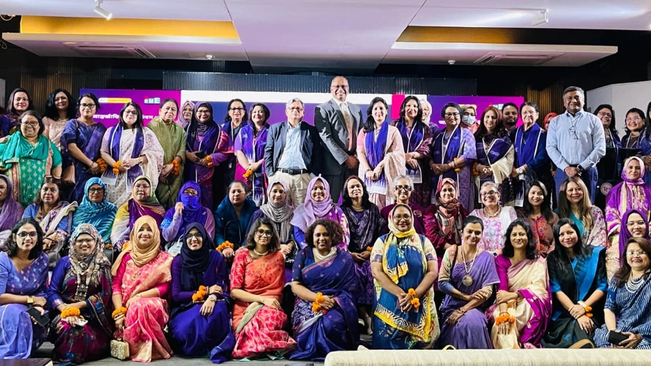 নারী দিবসে নারী উদ্যোক্তাদের পণ্য প্রদর্শনী, তিন নারীকে সম্মাননা- খবরের থাম্বনেইল ফটো