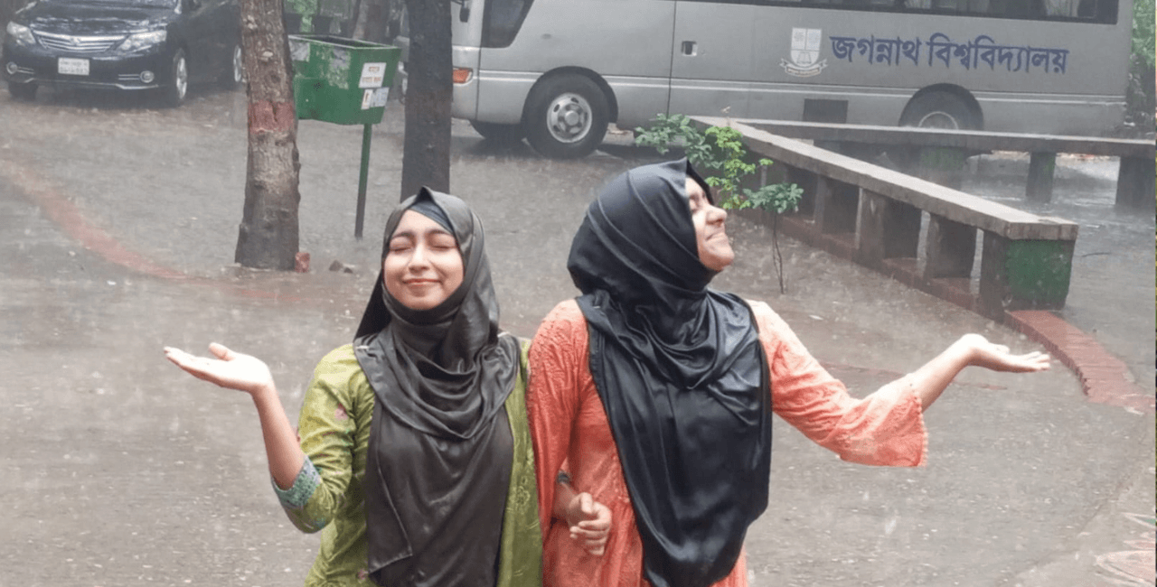 রাজধানীতে স্বস্তির বৃষ্টি: জবিতে বৃষ্টিবিলাশে মেতেছে শিক্ষার্থীরা- খবরের ইমেজ Image