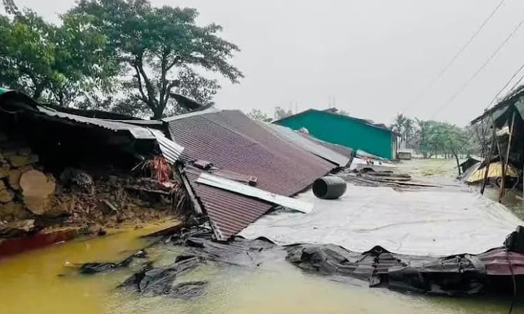 চট্টগ্রামে সাড়ে ৪ লাখ মানুষ পানিবন্দি- খবরের ইমেজ Image