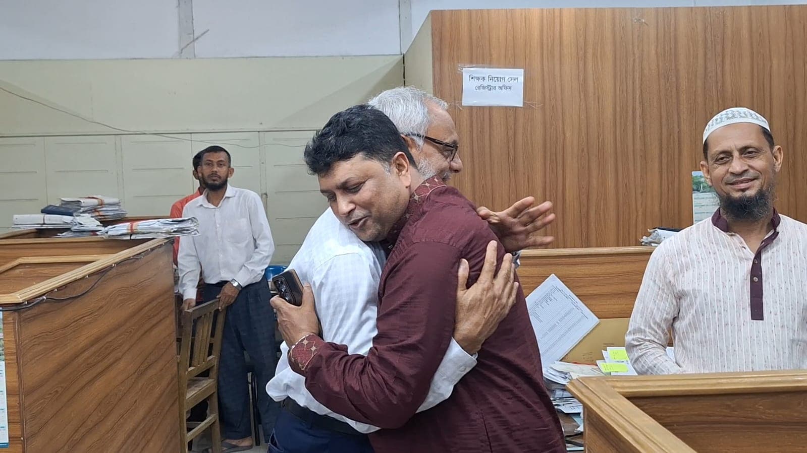 বিদায় বেলায় সহকর্মীদের সাথে সাক্ষাৎ করলেন উপ-উপাচার্য ড. মো. কামাল উদ্দিন- খবরের থাম্বনেইল ফটো