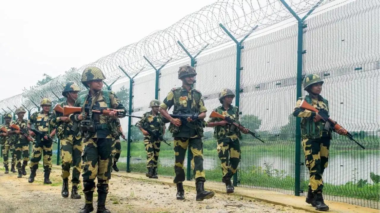 সীমান্ত সুরক্ষায় বিএসএফকে ৭২১ হেক্টর জমি দিলো পশ্চিমবঙ্গ- খবরের ইমেজ Image