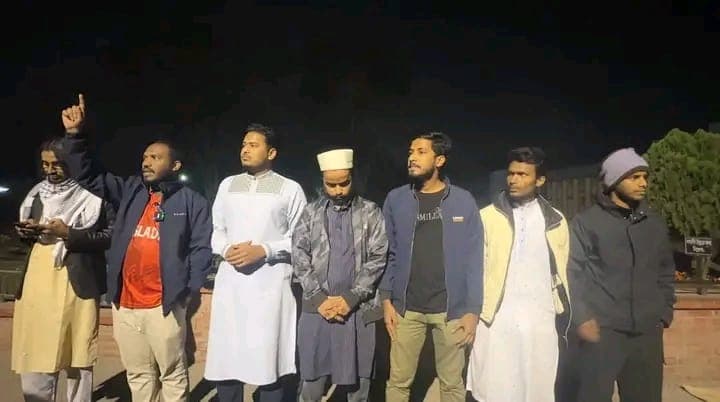 হাদি হত্যার বিচার ও রাকসু'র জিএস আম্মারের উপর হামলার প্রতিবাদে রাবিতে বিক্ষোভ- খবরের থাম্বনেইল ফটো