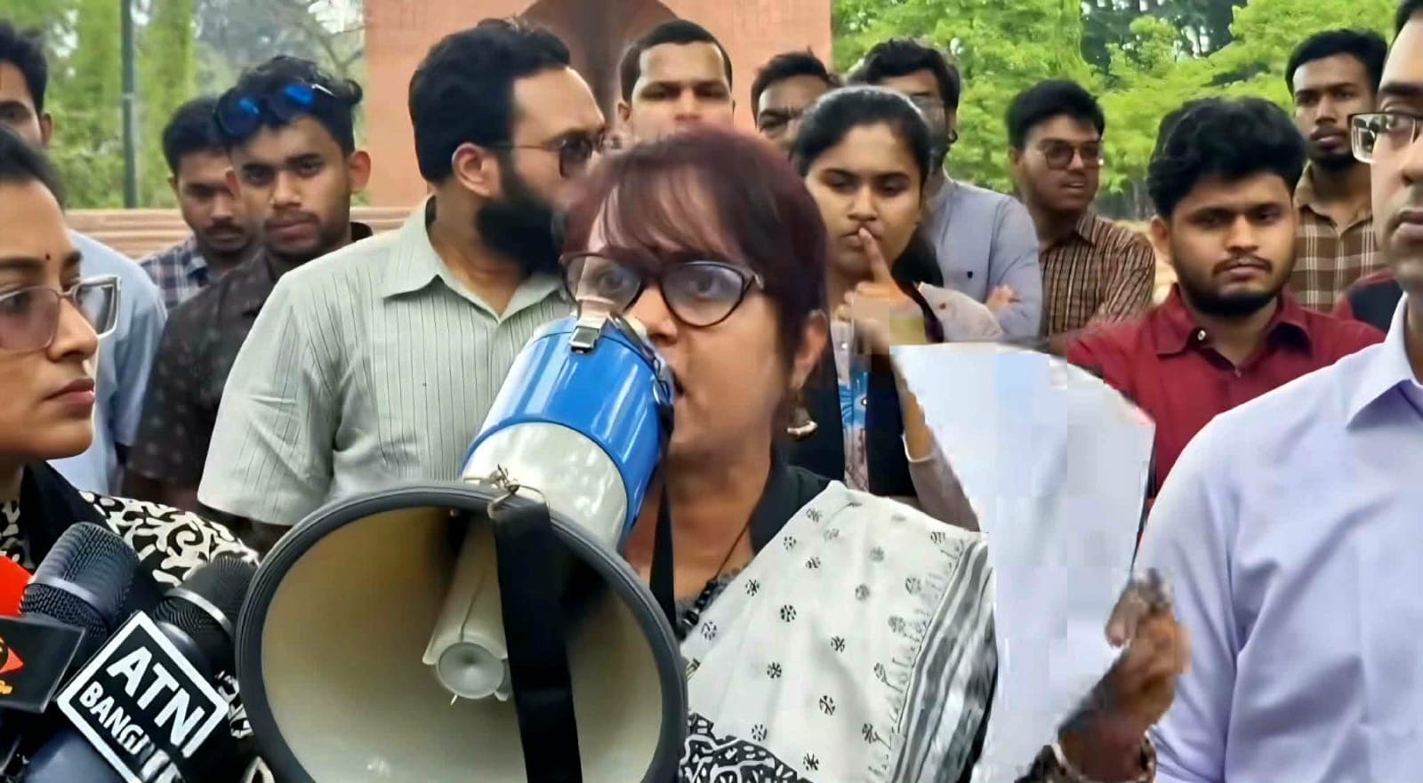 শিক্ষার্থী হত্যার বিচার পুঁজি করে জুলাই হামলায় মদদদাতার ক্যাম্পাসে প্রবেশ- খবরের থাম্বনেইল ফটো