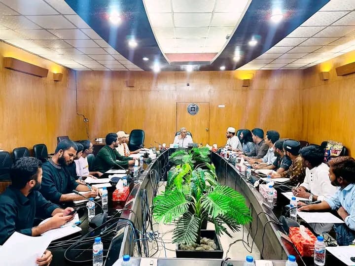 নবনিযুক্ত উপাচার্যের সঙ্গে রাকসু'র মতবিনিময় সভা - খবরের থাম্বনেইল ফটো