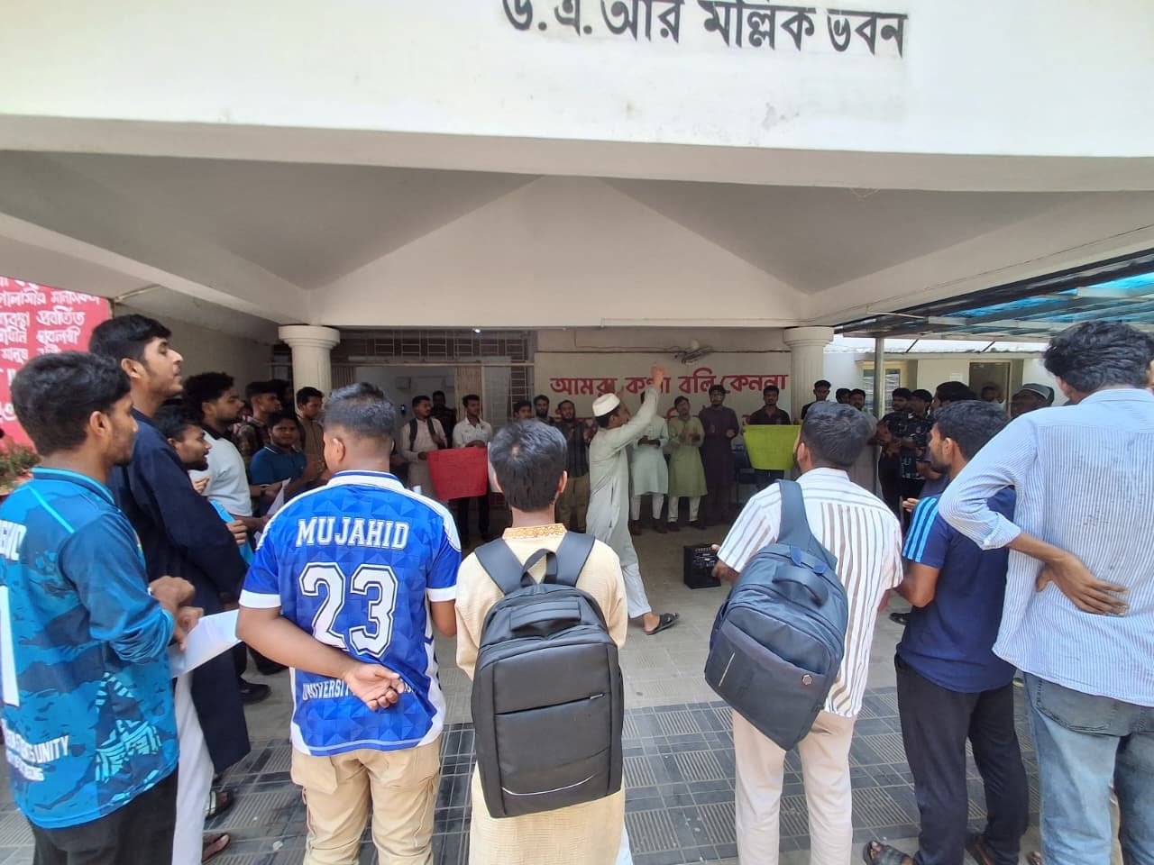 চবির শাটল ট্রেন সংস্কারে শিক্ষার্থীদের ১১ দফা দাবি - খবরের থাম্বনেইল ফটো