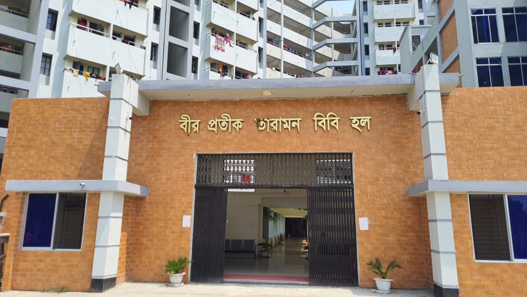 যবিপ্রবির ছাত্রী হলে খাবার খেয়ে অসুস্থ অন্তত ৭০ শিক্ষার্থী- খবরের ইমেজ Image