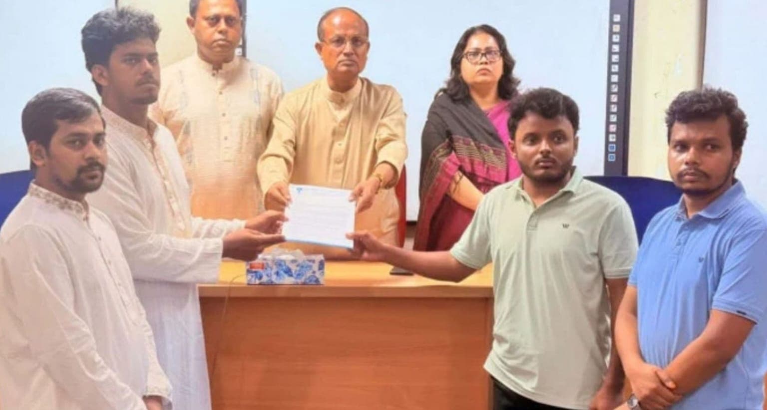 ছাত্রদল বয়কটের সিদ্ধান্ত ঢাবি সাংবাদিক সমিতির- খবরের থাম্বনেইল ফটো