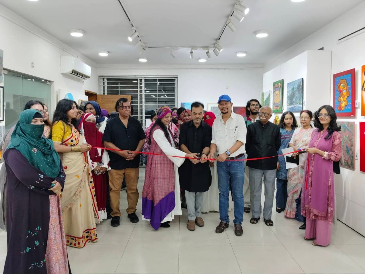 রাজধানীতে শুরু হলো ‘প্যালেট অফ প্যাশন’ গ্রুপ আর্ট এক্সজিবিশন ২০২৬- খবরের থাম্বনেইল ফটো