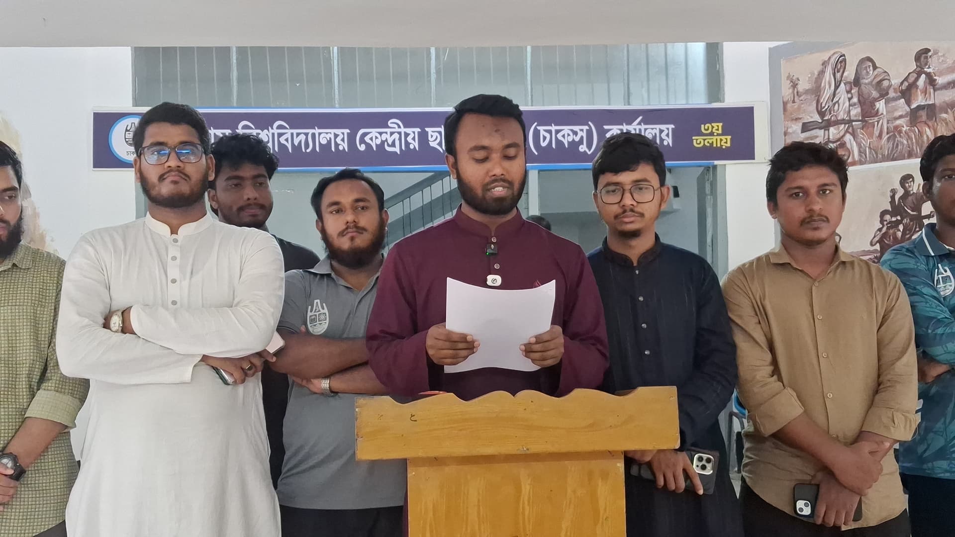 ডাবল ডেকার বিআরটিসি বাস চালুসহ ৬দফা দাবি চাকসুর - খবরের থাম্বনেইল ফটো