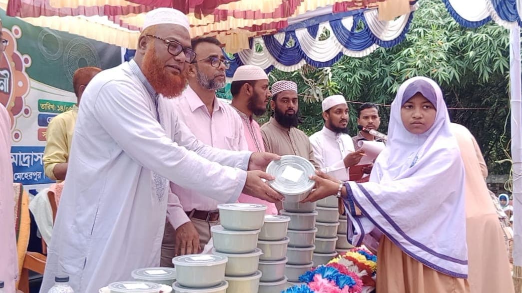 মুজিবনগরে আইডিয়াল মাদ্রাসা ও দারুল হিফজের ফলাফল প্রকাশ ও পুরস্কার বিতরণ- খবরের ইমেজ Image