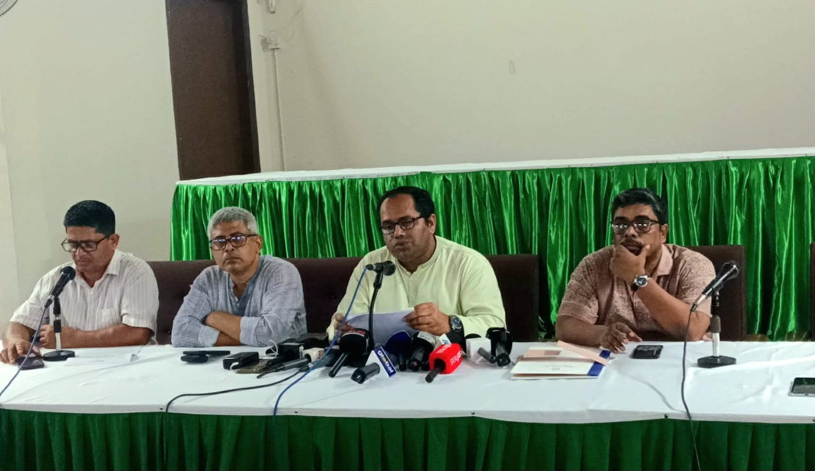 জাহাঙ্গীরনগর বিশ্ববিদ্যালয়ে ধর্ষণচেষ্টার ঘটনায় প্রশাসনের ১৪ সিদ্ধান্ত - খবরের ইমেজ Image