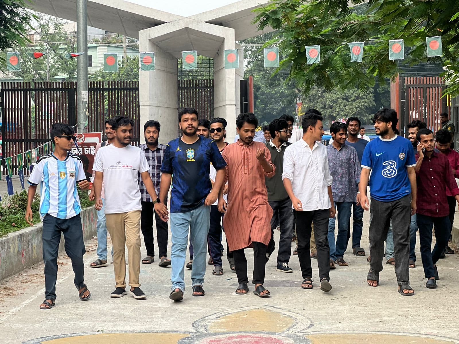 শিবিরের বিরুদ্ধে ‘গুমের নাটক’ অভিযোগে বেরোবিতে ছাত্রদলের বিক্ষোভ, হাস্যকর দাবি শিবিরের - খবরের থাম্বনেইল ফটো