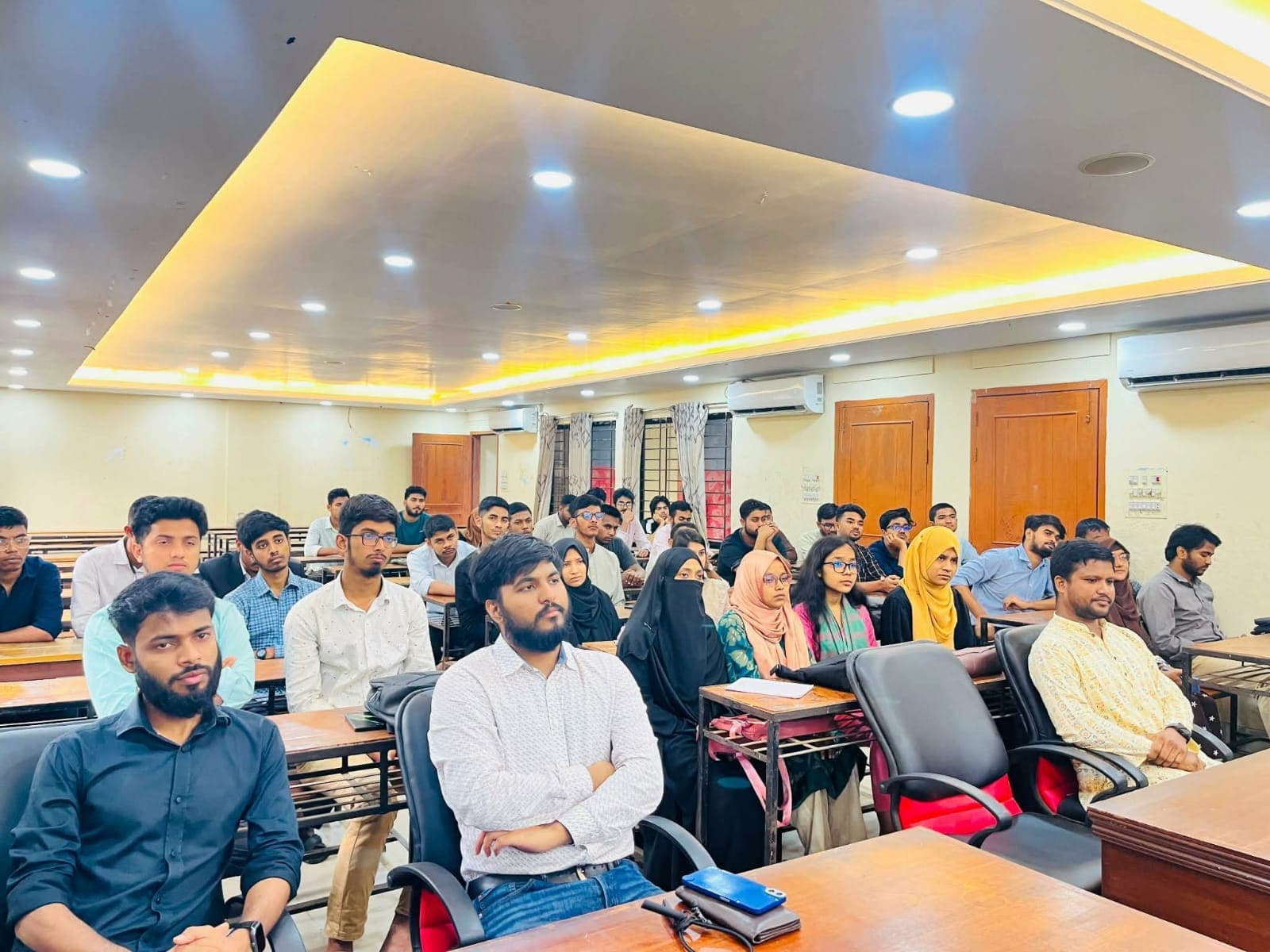 কুবিতে রোটার্যাক্ট ক্লাব ও ডিবেটিং সোসাইটির যৌথ উদ্যোগে ‘স্পিক-আপ’ সেমিনার অনুষ্ঠিত - খবরের থাম্বনেইল ফটো