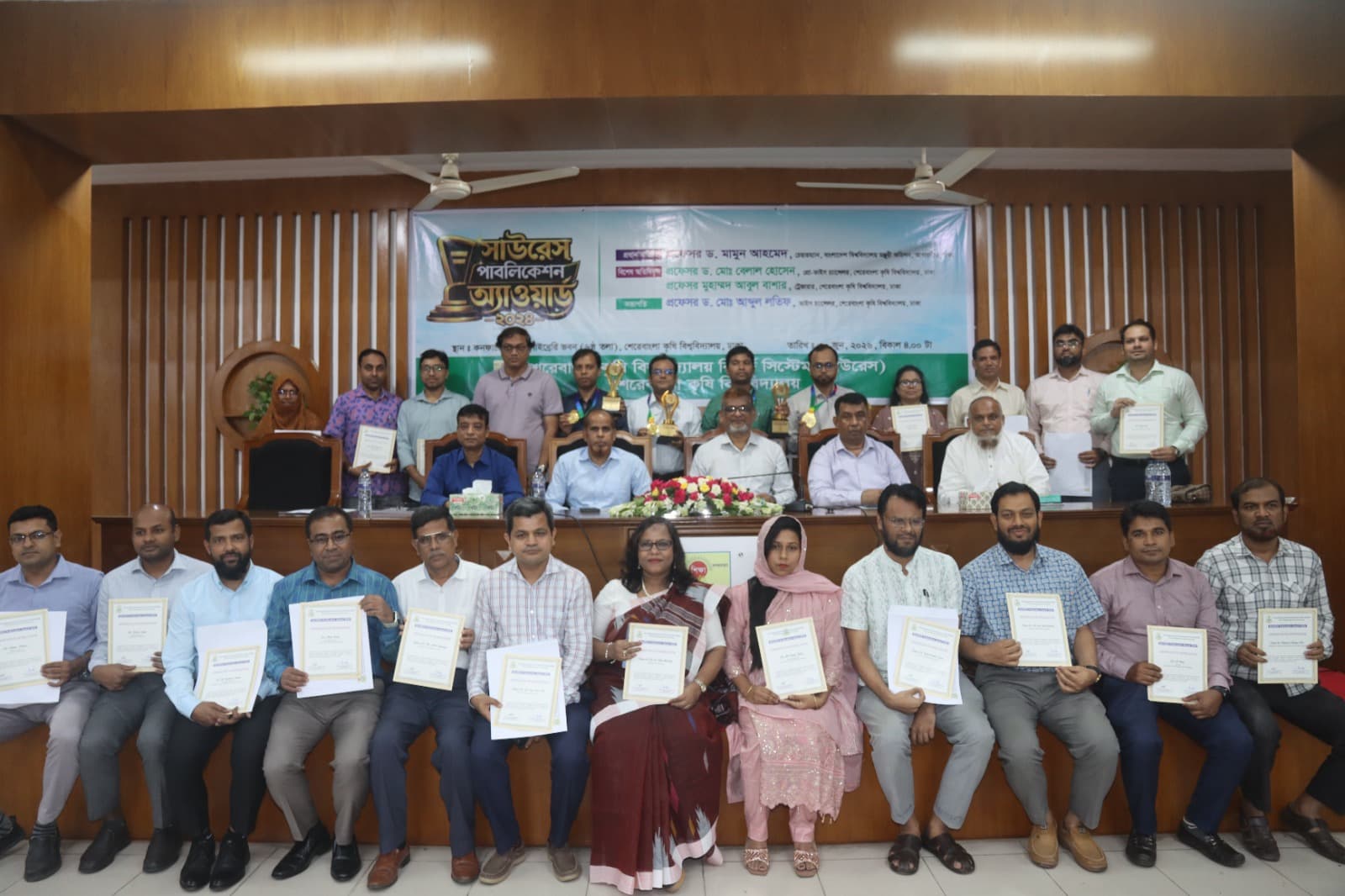 আন্তর্জাতিক মানের গবেষণায় অবদানের স্বীকৃতি পেলেন শেকৃবির ২৯ গবেষক- খবরের থাম্বনেইল ফটো