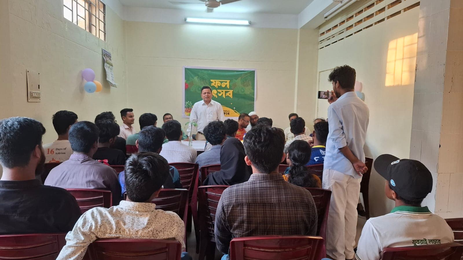 বেরোবি প্রেসক্লাবের আলোচনা সভা ও ‘ফল উৎসব’ অনুষ্ঠিত- খবরের থাম্বনেইল ফটো