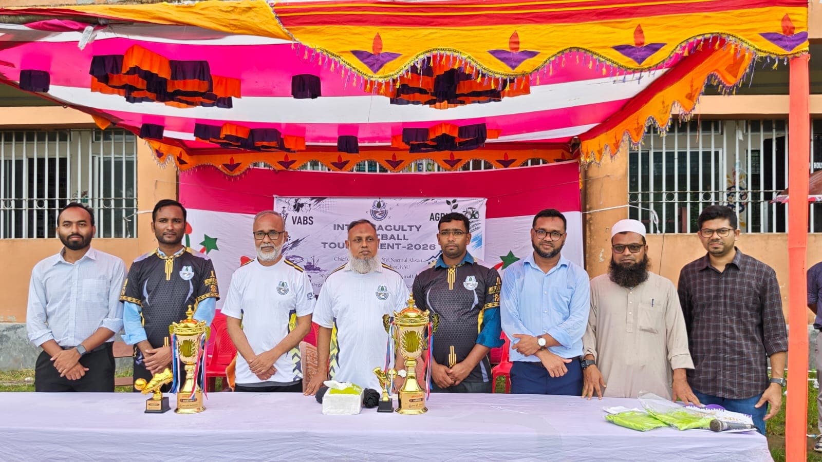 প্রথমবারের মতো আন্ত:অনুষদীয় ফুটবল টুর্নামেন্ট আয়োজিত হল খুলনা কৃষি বিশ্ববিদ্যালয়ে।- খবরের থাম্বনেইল ফটো