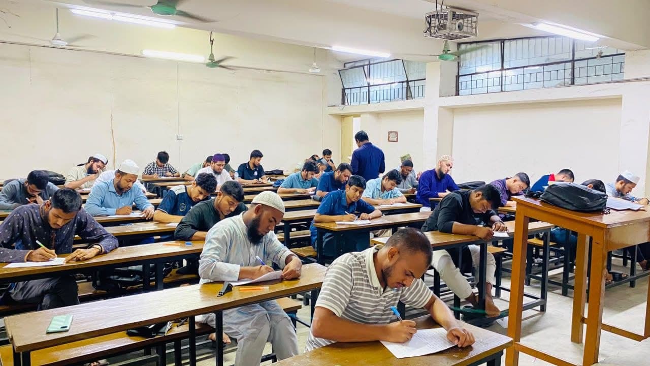 জবিতে অনুষ্ঠিত হলো ‘সীরাত পাঠ প্রতিযোগিতা-২০২৫’-এর লিখিত পরীক্ষা- খবরের ইমেজ Image