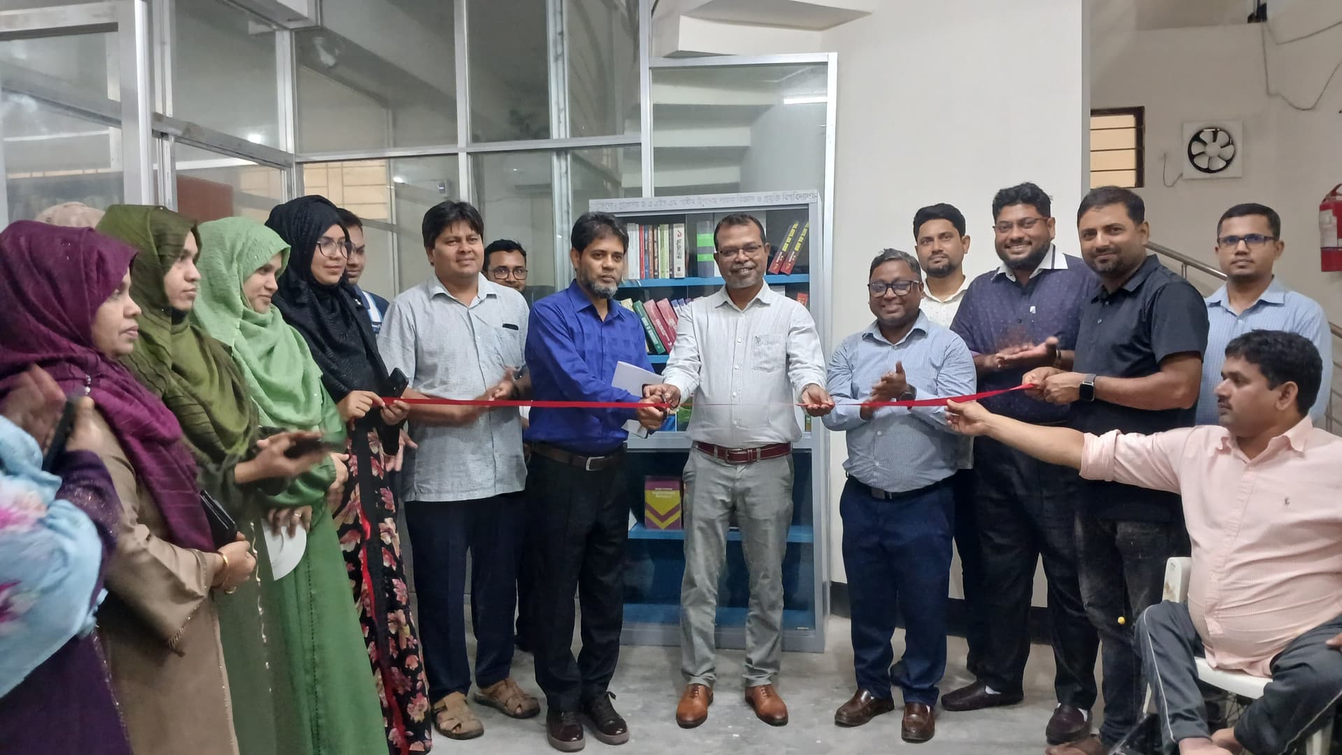 পাবিপ্রবিতে উপাচার্যের নিজস্ব অর্থায়নে ‘ক্যারিয়ার কর্নার’ উদ্বোধন- খবরের থাম্বনেইল ফটো