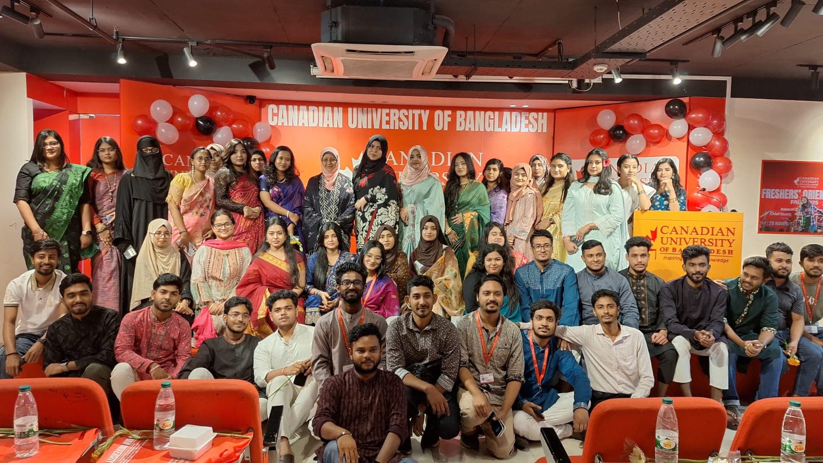 দক্ষ জনস্বাস্থ্য কর্মী গড়ার প্রত্যয়ে কানাডিয়ান ইউনিভার্সিটিতে নবীনবরণ- খবরের ইমেজ Image