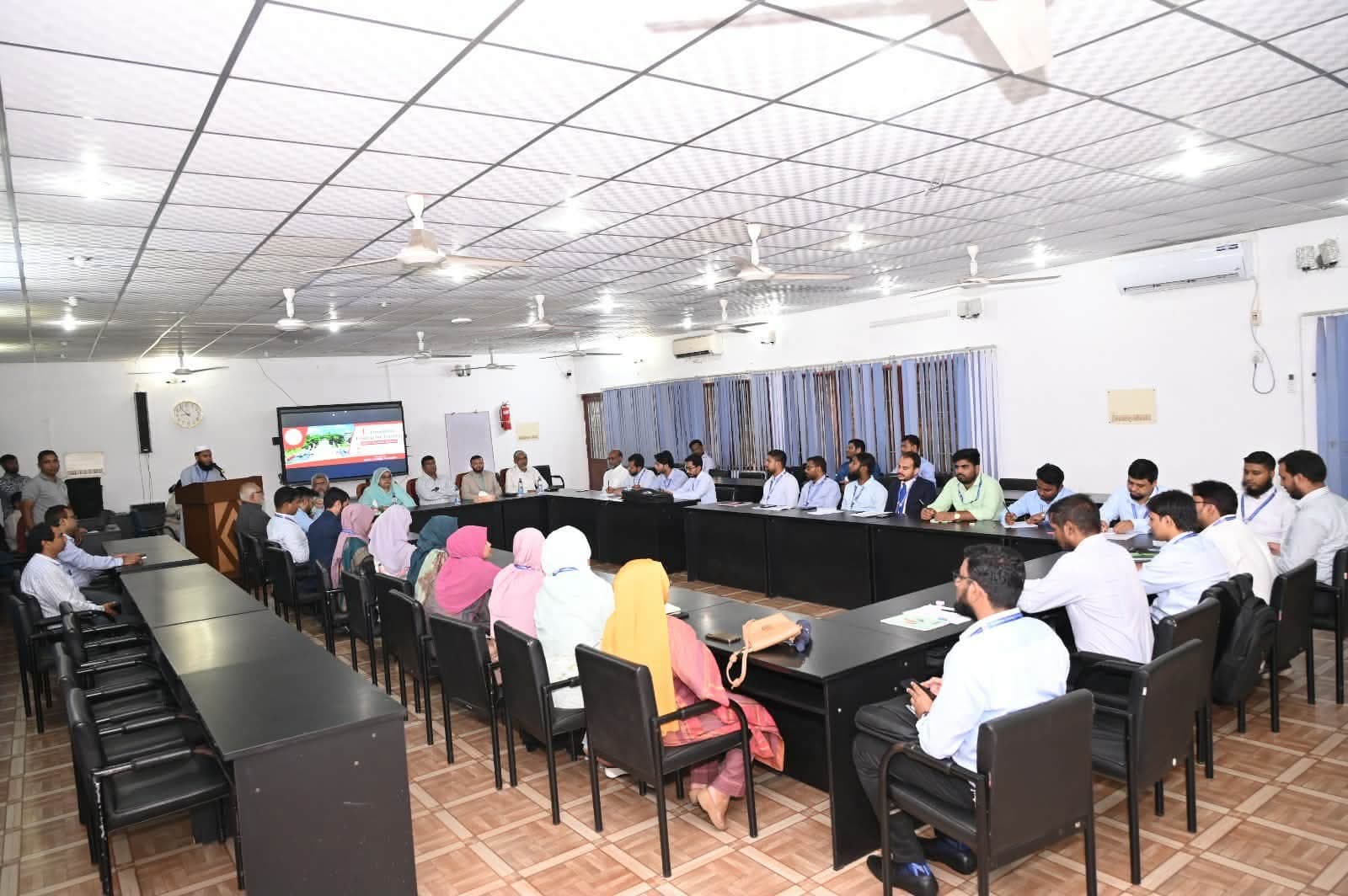 কুবি শিক্ষকদের নিয়ে প্রথমবারের মতো ৭ দিনব্যাপী ফাউন্ডেশন ট্রেনিং শুরু- খবরের ইমেজ Image