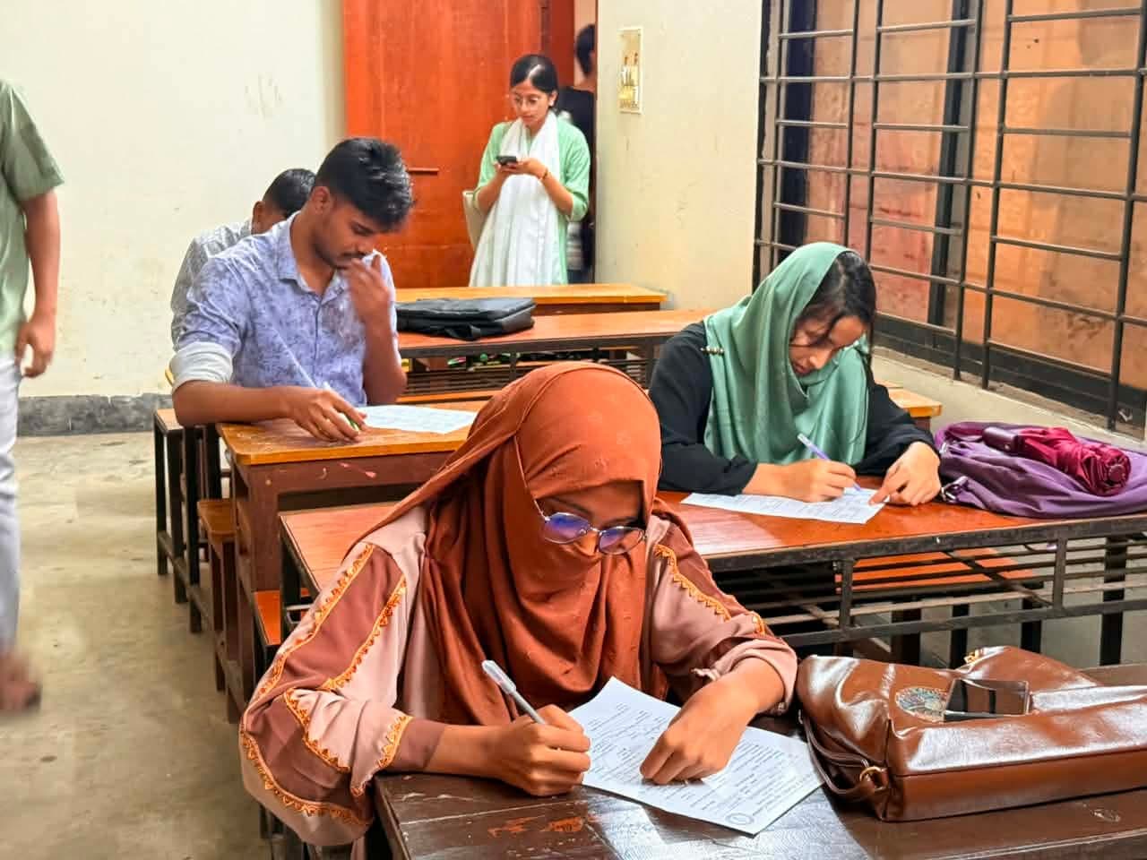 ফুটবল বিশ্বকাপের ইতিহাস নিয়ে কুবি কুইজ সোসাইটির কুইজ প্রতিযোগিতা অনুষ্ঠিত- খবরের থাম্বনেইল ফটো