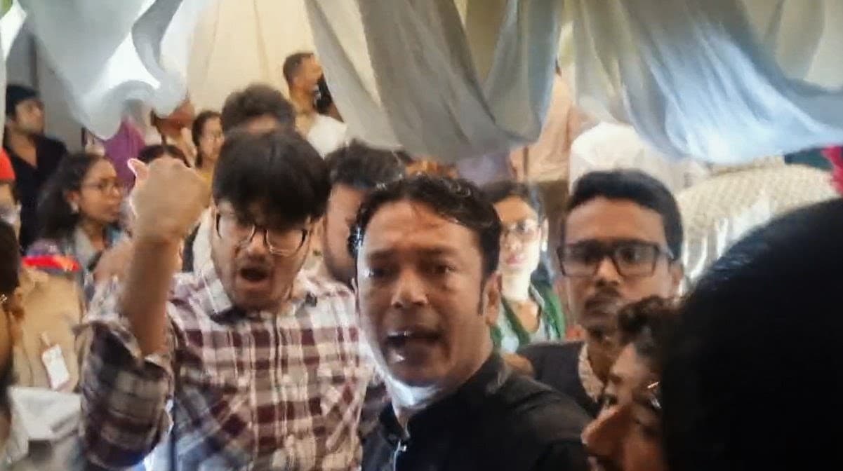মহানগর শিবির-ছাত্রদলের পাল্টাপাল্টি কর্মসূচি, বেরোবিতে ১৪৪ ধারা জারির আবেদন- খবরের ইমেজ Image