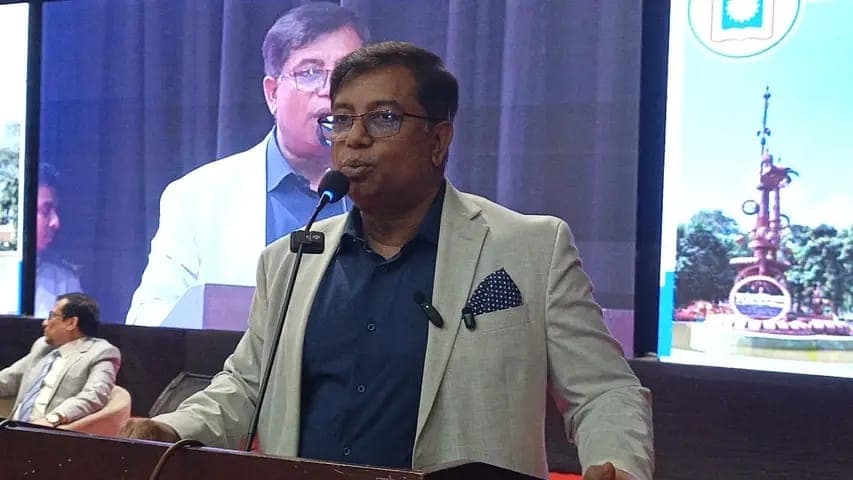 মেধার পাশাপাশি দায়িত্বশীল ও মানবিক মানুষ হতে হবে: ইউজিসি চেয়ারম্যান- খবরের থাম্বনেইল ফটো