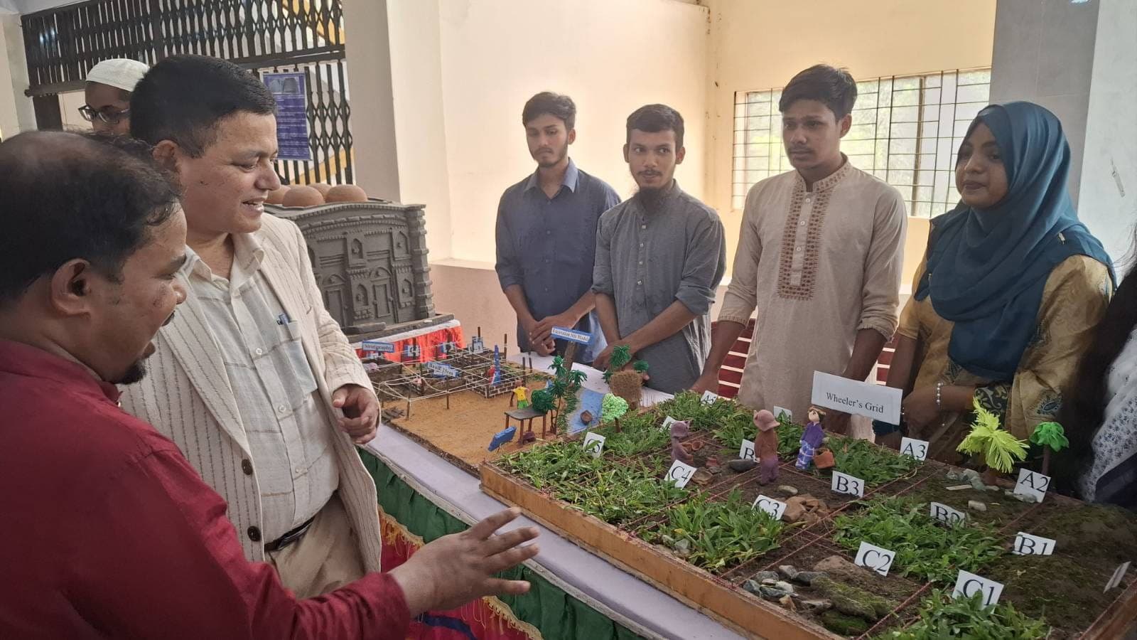 বেরোবিতে ‘হেরিটেজ কার্নিভাল’, শিক্ষার্থীদের সৃজনশীলতায় জীবন্ত ইতিহাস-ঐতিহ্য- খবরের থাম্বনেইল ফটো