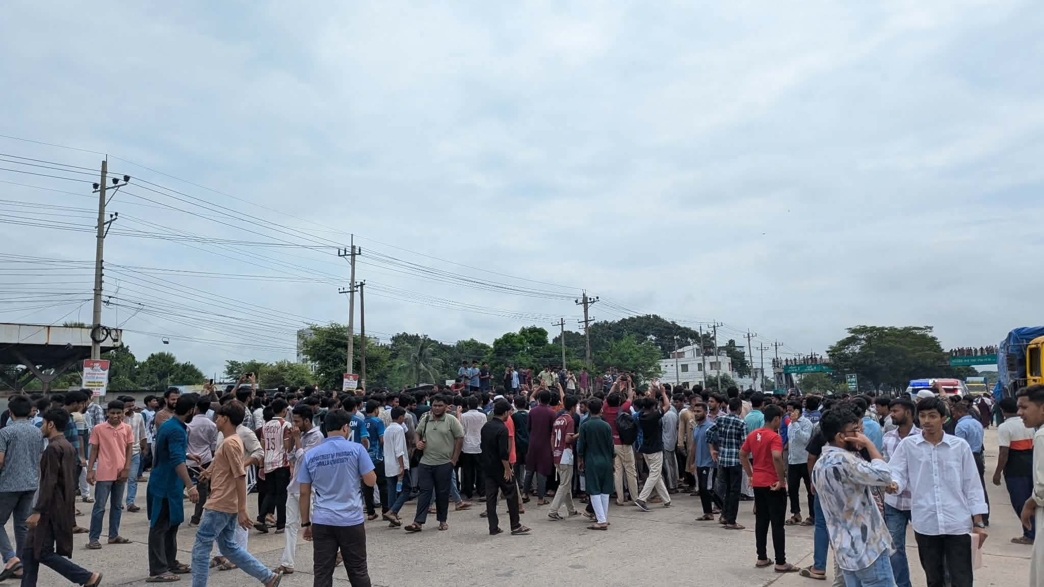 অপ্রতিম হত্যার বিচারের দাবিতে ঢাকা-চট্টগ্রাম মহাসড়ক অবরোধ - খবরের ইমেজ Image