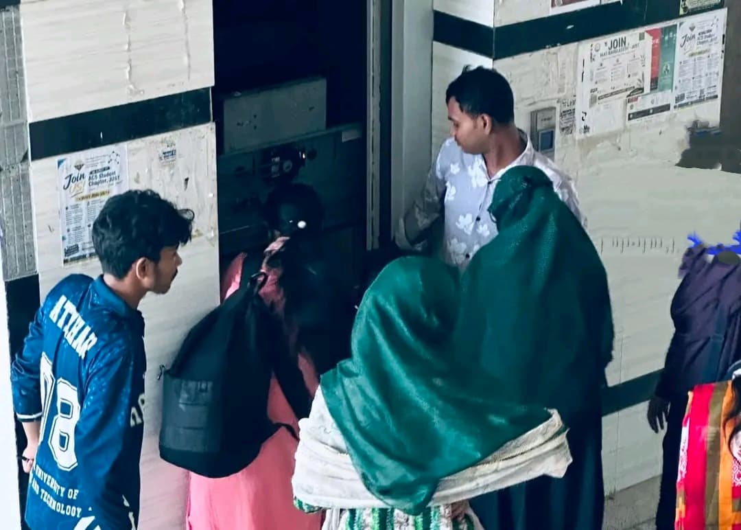 লিফট ত্রুুটিতে ফের ভোগান্তিতে যবিপ্রবির শিক্ষার্থীরা- খবরের থাম্বনেইল ফটো