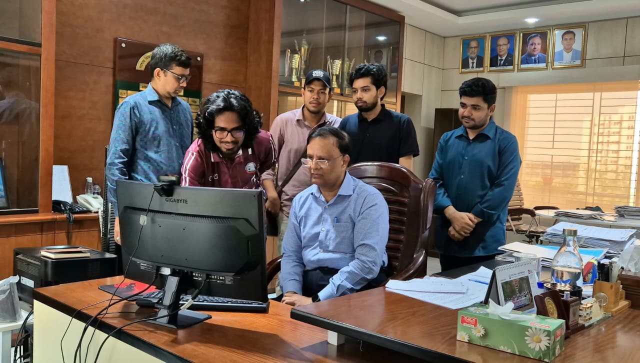 যবিপ্রবি ফটোগ্রাফিক সোসাইটির ওয়েবসাইট উদ্বোধন করলেন উপাচার্য- খবরের ইমেজ Image