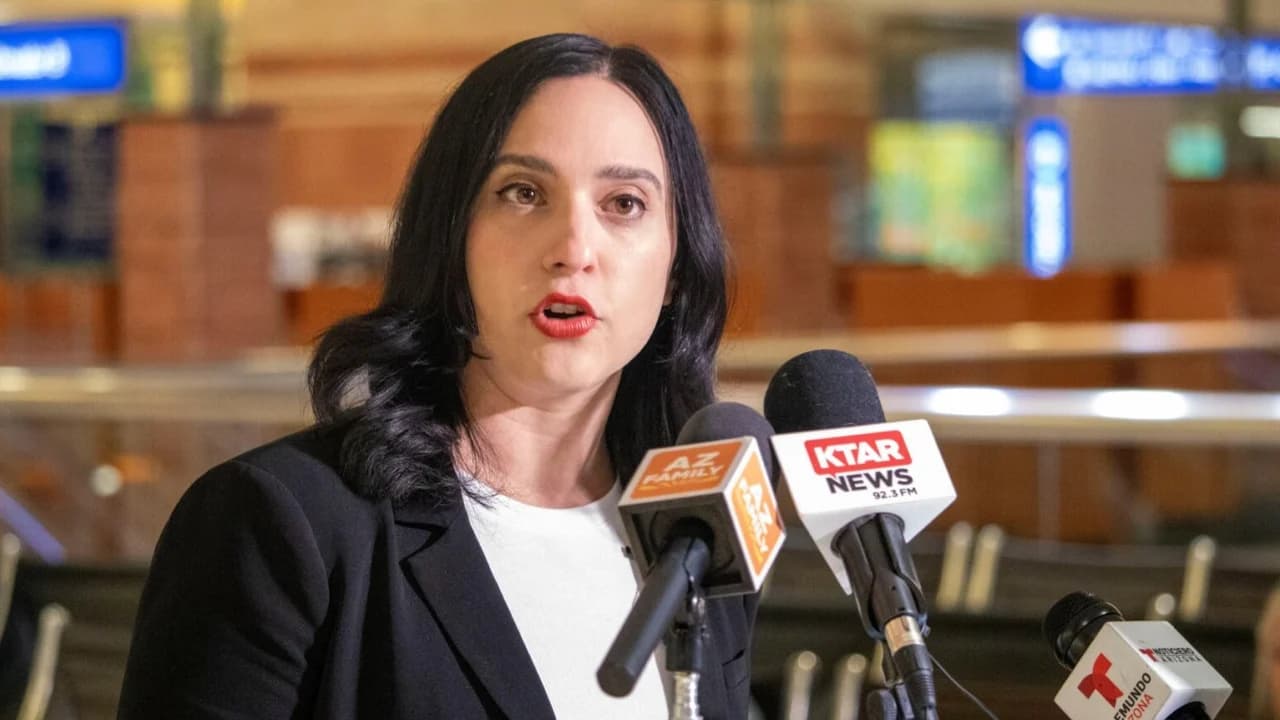 ইরান ইস্যুতে ট্রাম্পকে 'উন্মত্ত স্বৈরাচার' আখ্যা মার্কিন আইনপ্রণেতার- খবরের থাম্বনেইল ফটো