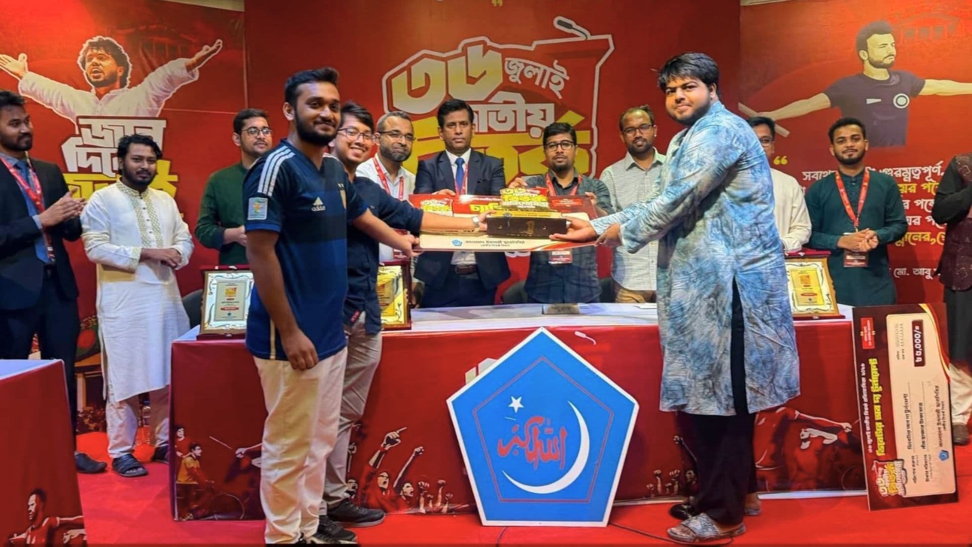 জাতীয় বিতর্ক প্রতিযোগিতায় চ্যাম্পিয়ন রুয়েট ডিবেটিং ক্লাব- খবরের থাম্বনেইল ফটো