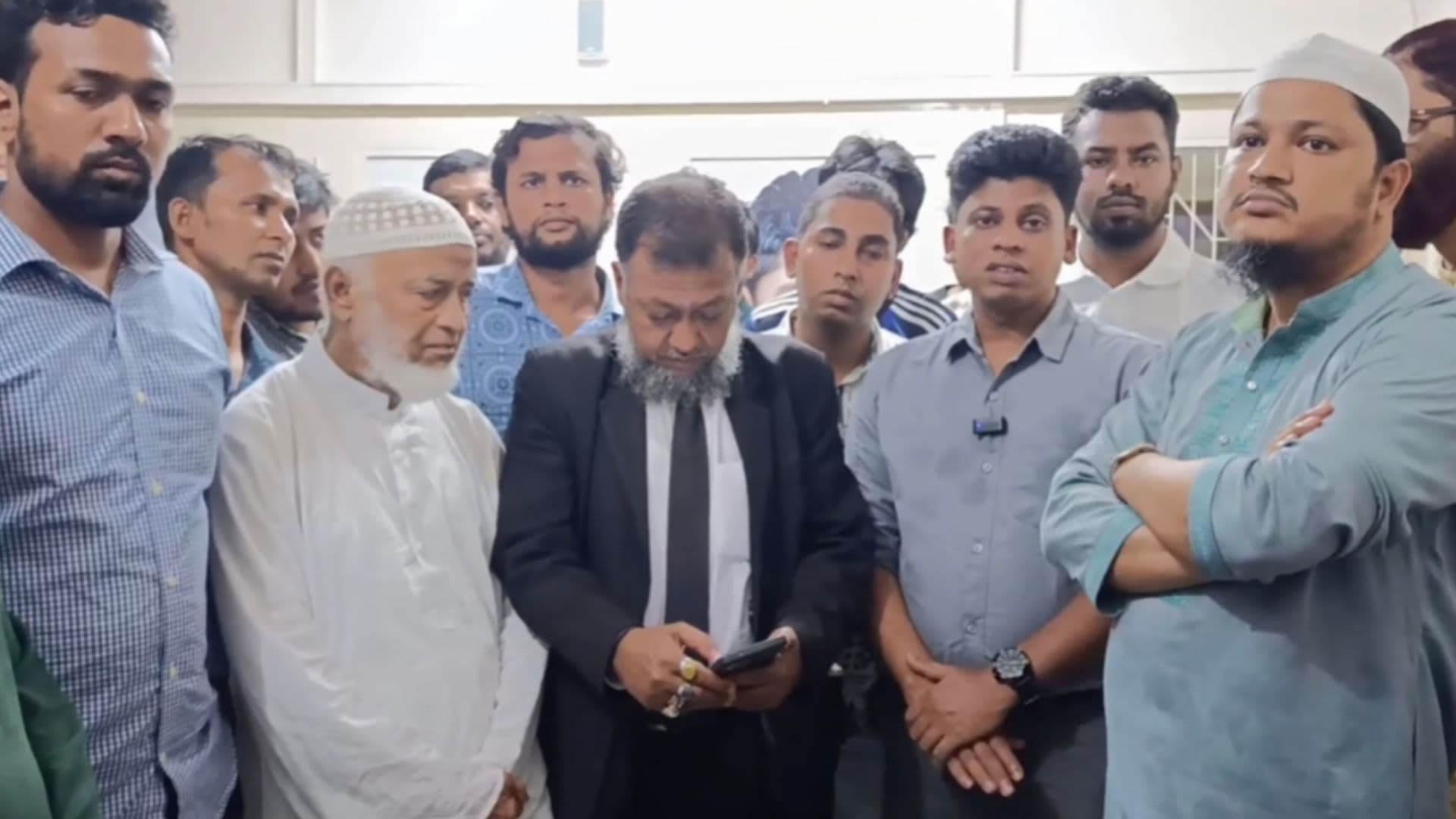 নারায়ণগঞ্জে বিএনপি-জামায়াত নেতাদের মধ্যস্থতায় ছাত্রদল-শিবিরের সমঝোতা- খবরের থাম্বনেইল ফটো