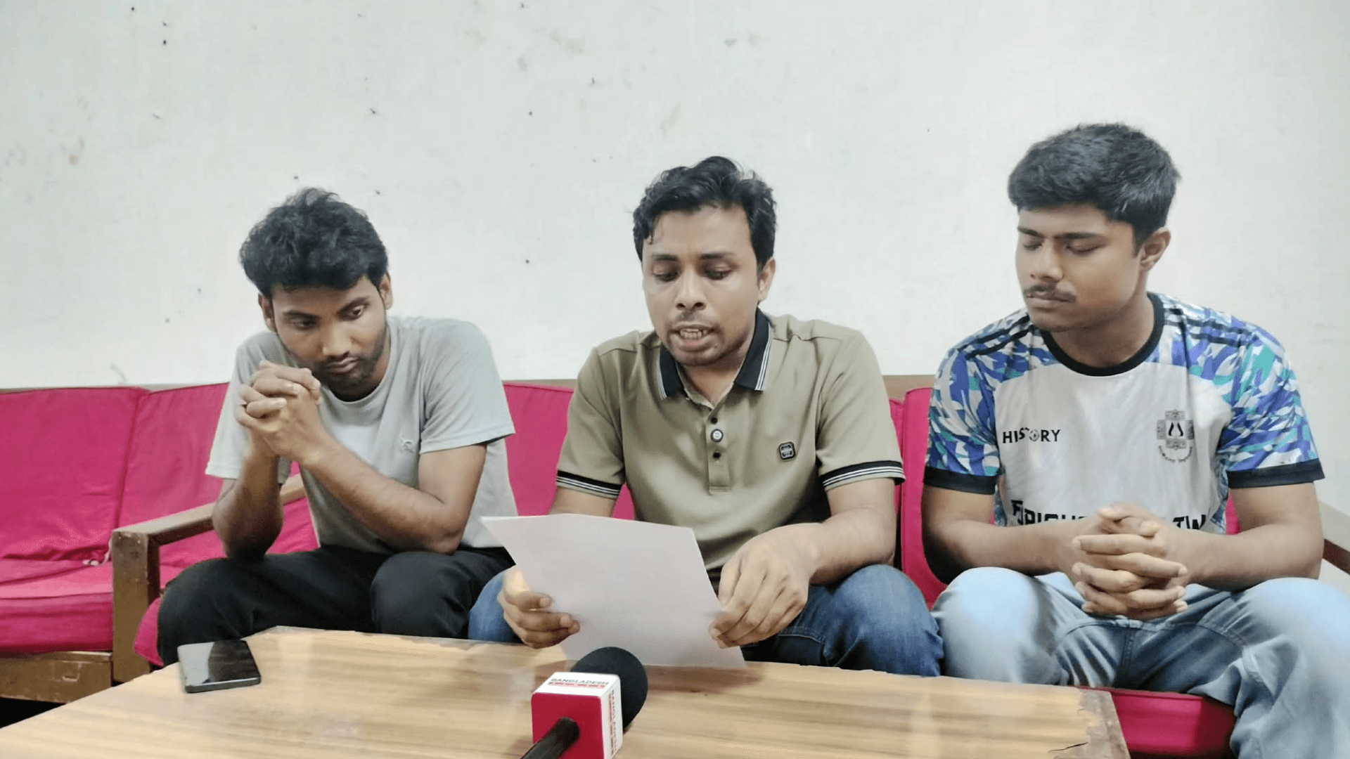 হাতিয়ায় জাবি ছাত্রদল নেতার বাড়িতে হামলার অভিযোগ, বিচারের দাবি- খবরের থাম্বনেইল ফটো