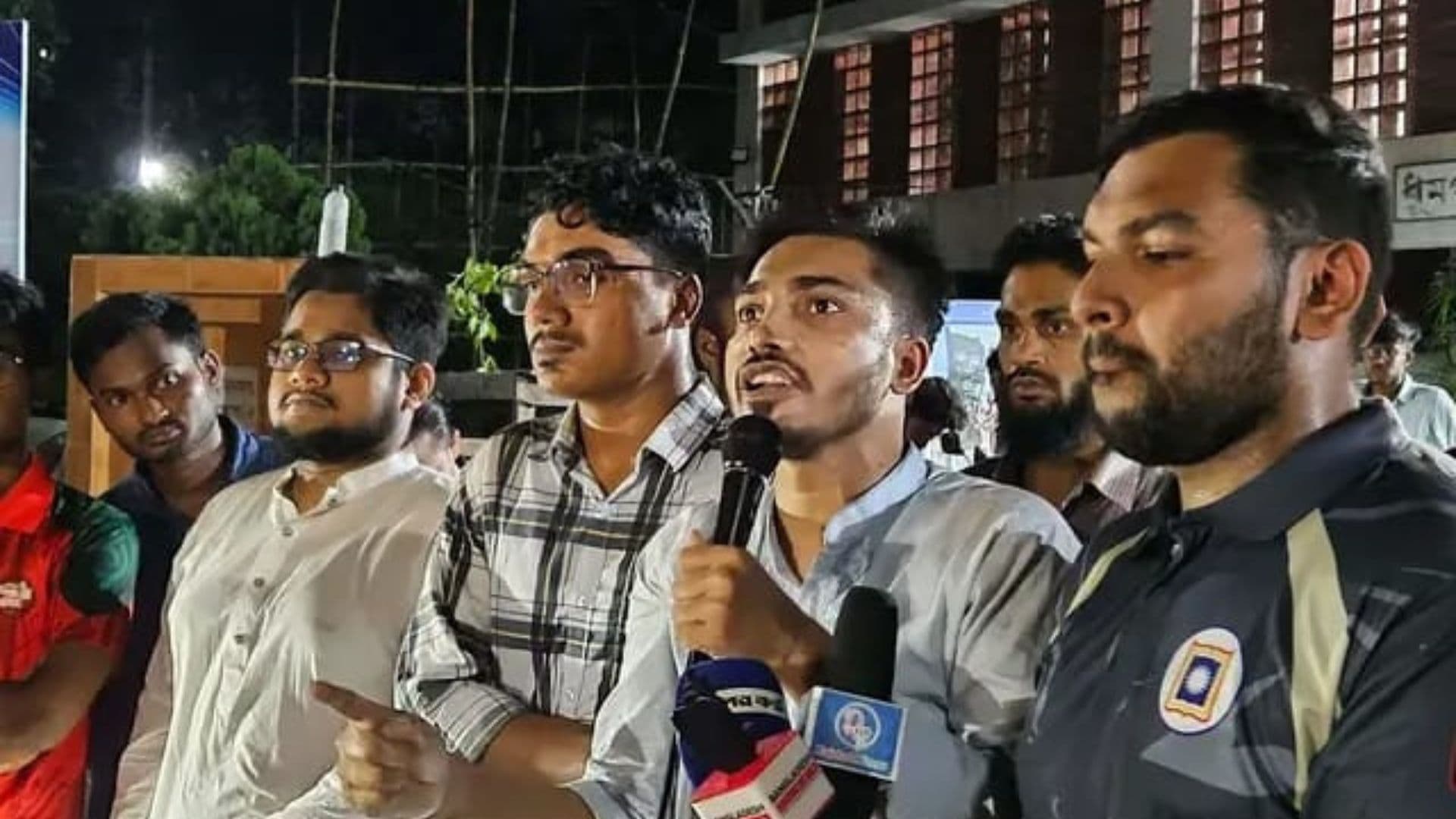 ২৪-পরবর্তী বাংলাদেশে দুর্নীতি ও স্বজনপ্রীতি চলবে না: রাবি শিবির সভাপতি- খবরের থাম্বনেইল ফটো
