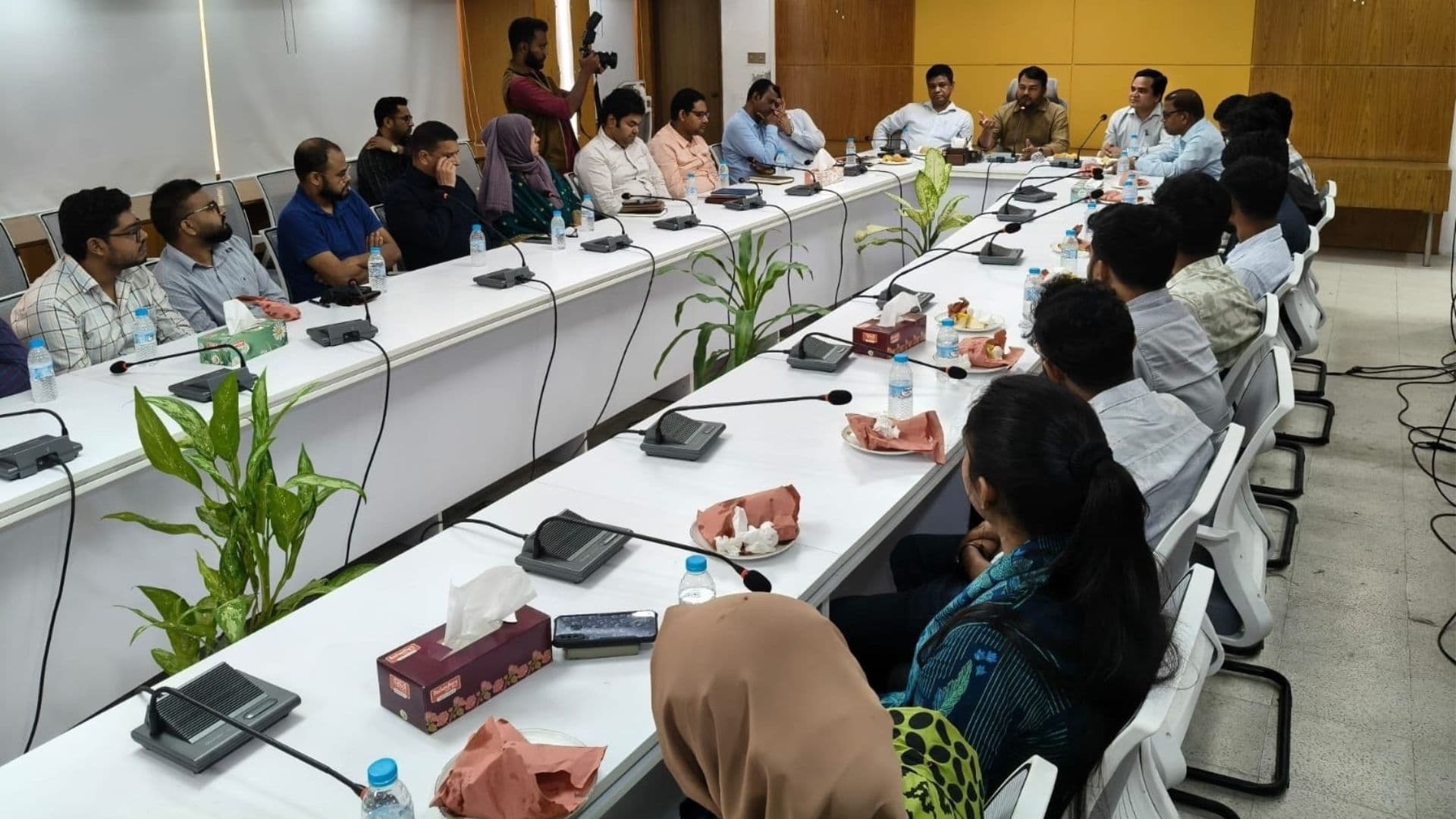 রাসিক প্রশাসকের উদ্যোগে ইন্টার্নশিপের সুযোগ পেলেন রুয়েটের ১৮ শিক্ষার্থী- খবরের থাম্বনেইল ফটো