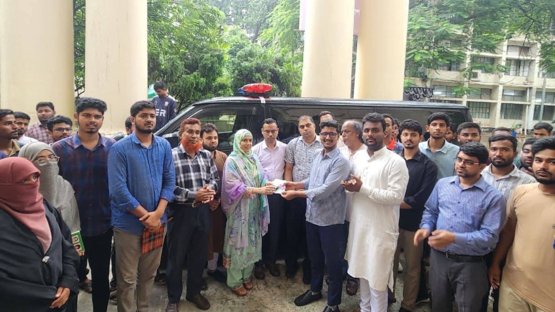 প্রতিশ্রুতি পূরণে জকসু, শিক্ষার্থীদের জন্য জবিকে অ্যাম্বুলেন্স- খবরের ইমেজ Image
