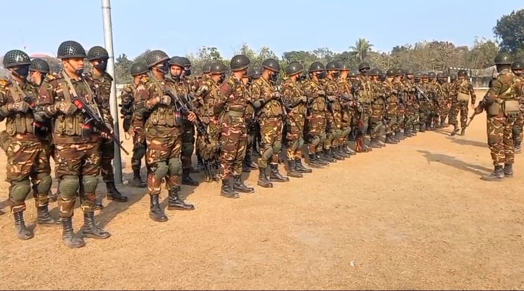 পঞ্চগড়ে সেনাবাহিনীর নির্বাচনকালীন নিরাপত্তা মহড়া অনুষ্ঠিত- খবরের থাম্বনেইল ফটো